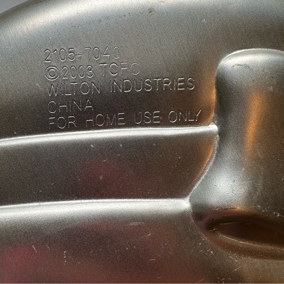 Wilton Vintage Strawberry Shortcake Character Cake Pan 2003 Approx 12”x11”x2” - Picture 2 of 6